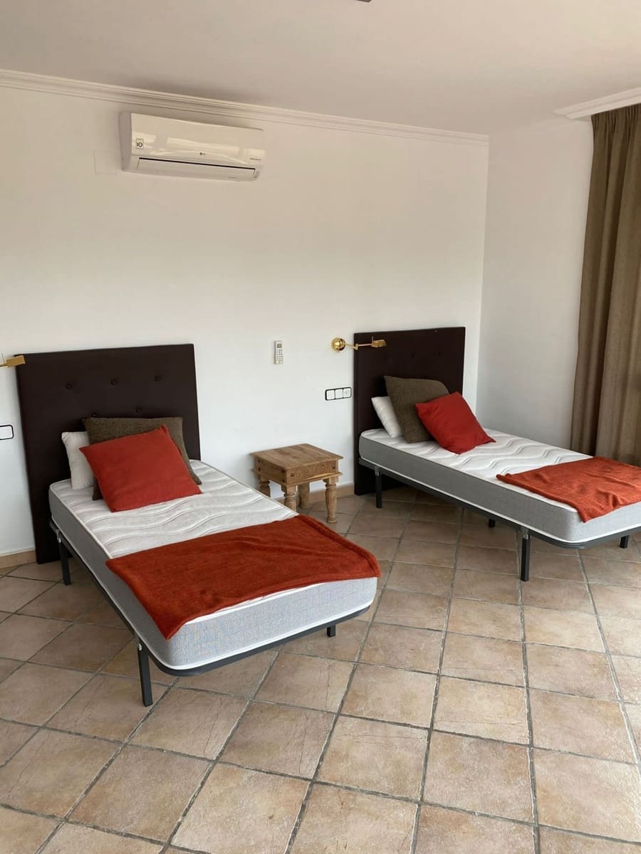 6 bedroom Villa for sale in Altea with pool garage - € 1,950,000 (Ref: 7056043)