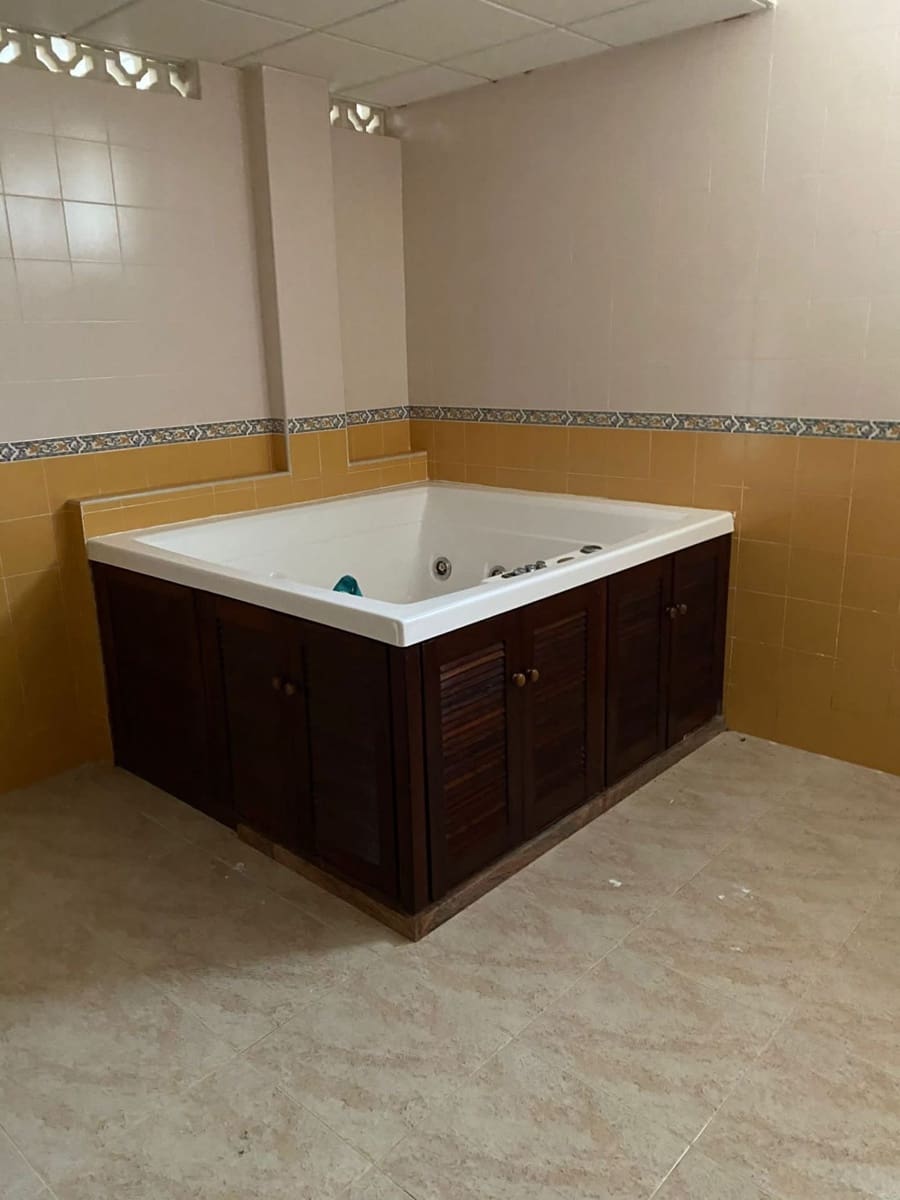 6 bedroom Villa for sale in Altea with pool garage - € 1,950,000 (Ref: 7056043)