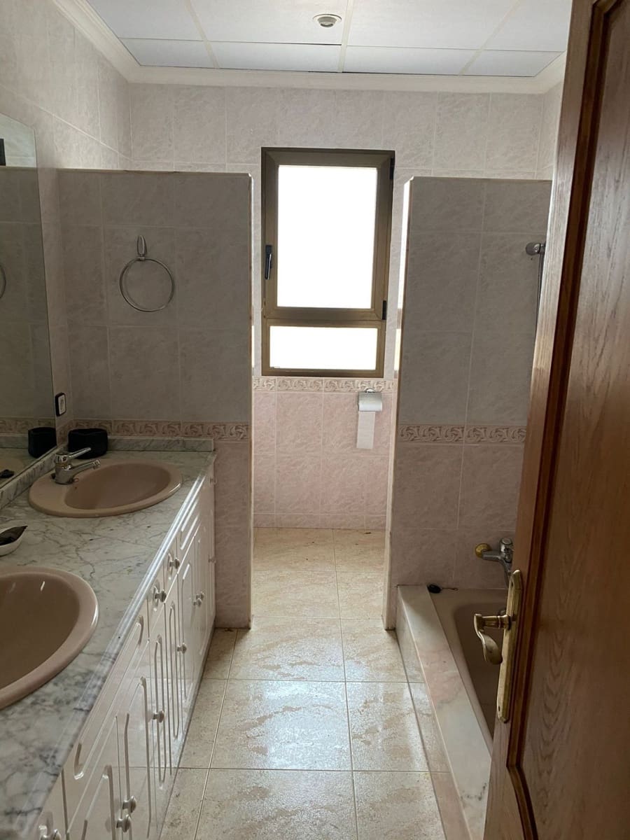 6 bedroom Villa for sale in Altea with pool garage - € 1,950,000 (Ref: 7056043)