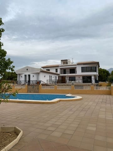 6 bedroom Villa for sale in Altea with pool garage - € 1,950,000 (Ref: 7056043)