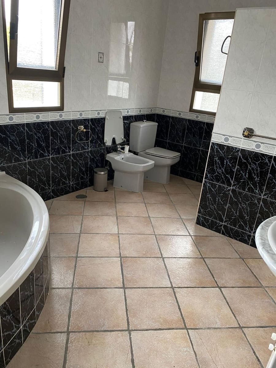 6 bedroom Villa for sale in Altea with pool garage - € 1,950,000 (Ref: 7056043)