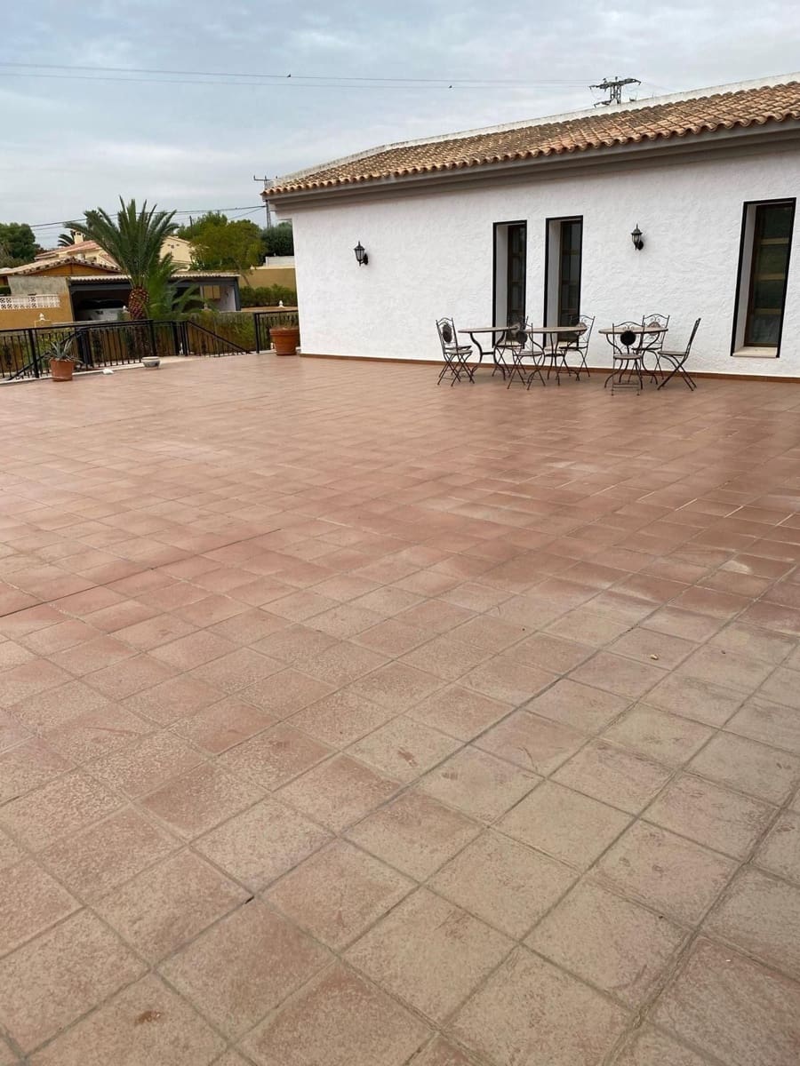 6 bedroom Villa for sale in Altea with pool garage - € 1,950,000 (Ref: 7056043)