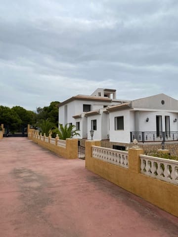 6 bedroom Villa for sale in Altea with pool garage - € 1,950,000 (Ref: 7056043)