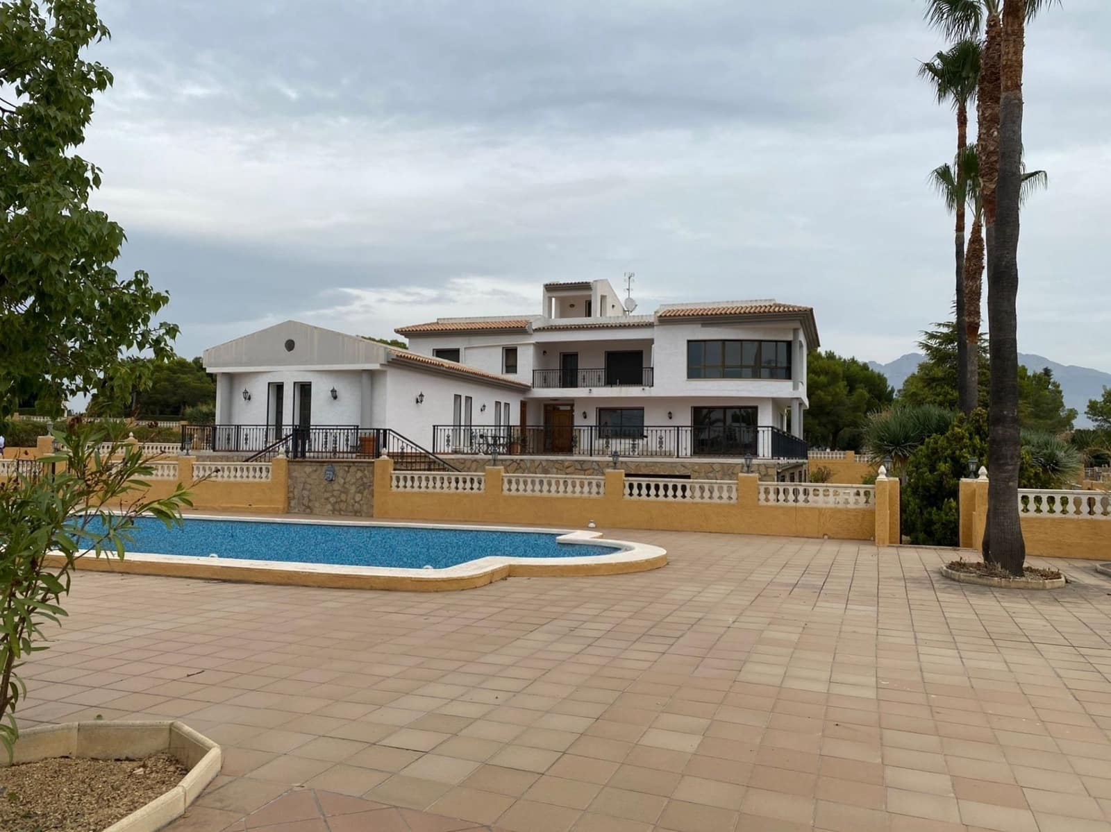 6 bedroom Villa for sale in Altea with pool garage - € 1,950,000 (Ref: 7056043)