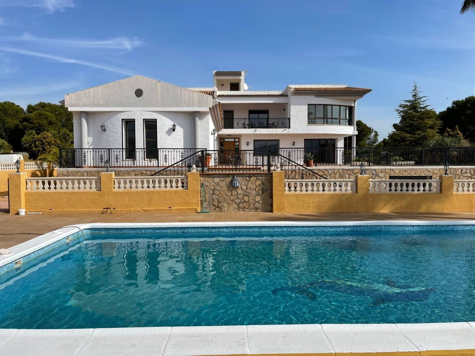 6 bedroom Villa for sale in Altea with pool garage - € 1,950,000 (Ref: 7056043)