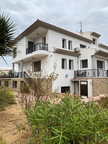 6 bedroom Villa for sale in Altea with pool garage - € 1,950,000 (Ref: 7056043)
