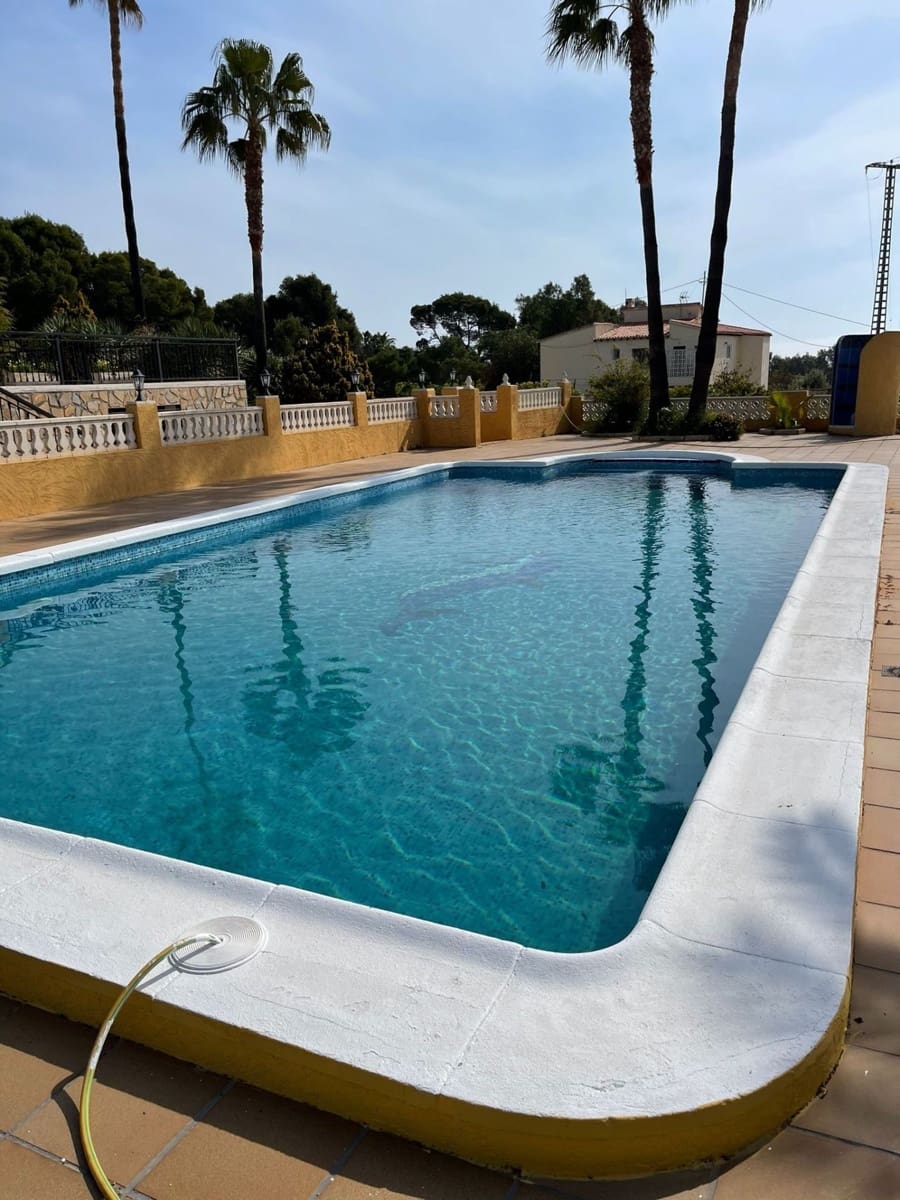 6 bedroom Villa for sale in Altea with pool garage - € 1,950,000 (Ref: 7056043)