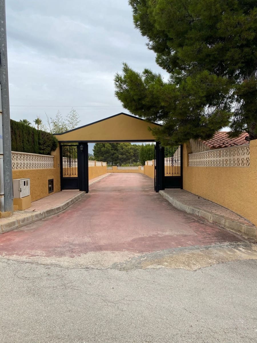 6 bedroom Villa for sale in Altea with pool garage - € 1,950,000 (Ref: 7056043)