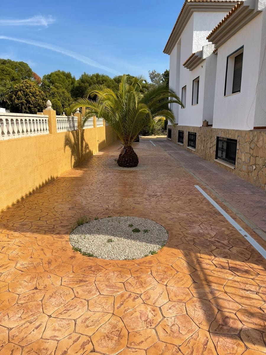6 bedroom Villa for sale in Altea with pool garage - € 1,950,000 (Ref: 7056043)