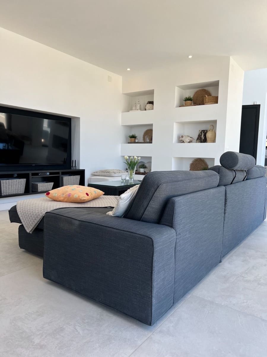 5 bedroom Villa for sale in Finestrat with pool garage - € 1,890,000 (Ref: 7058740)