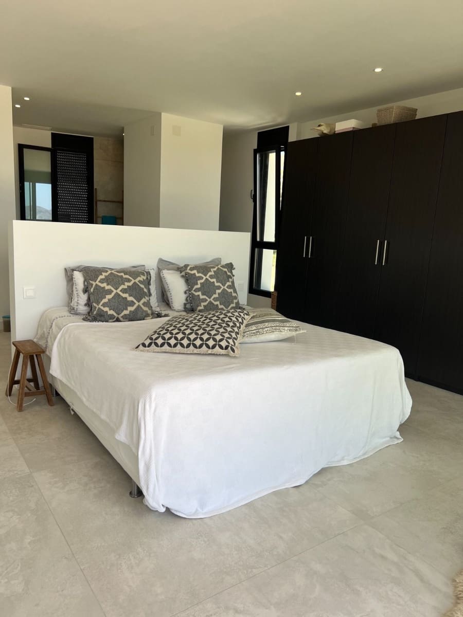 5 bedroom Villa for sale in Finestrat with pool garage - € 1,890,000 (Ref: 7058740)