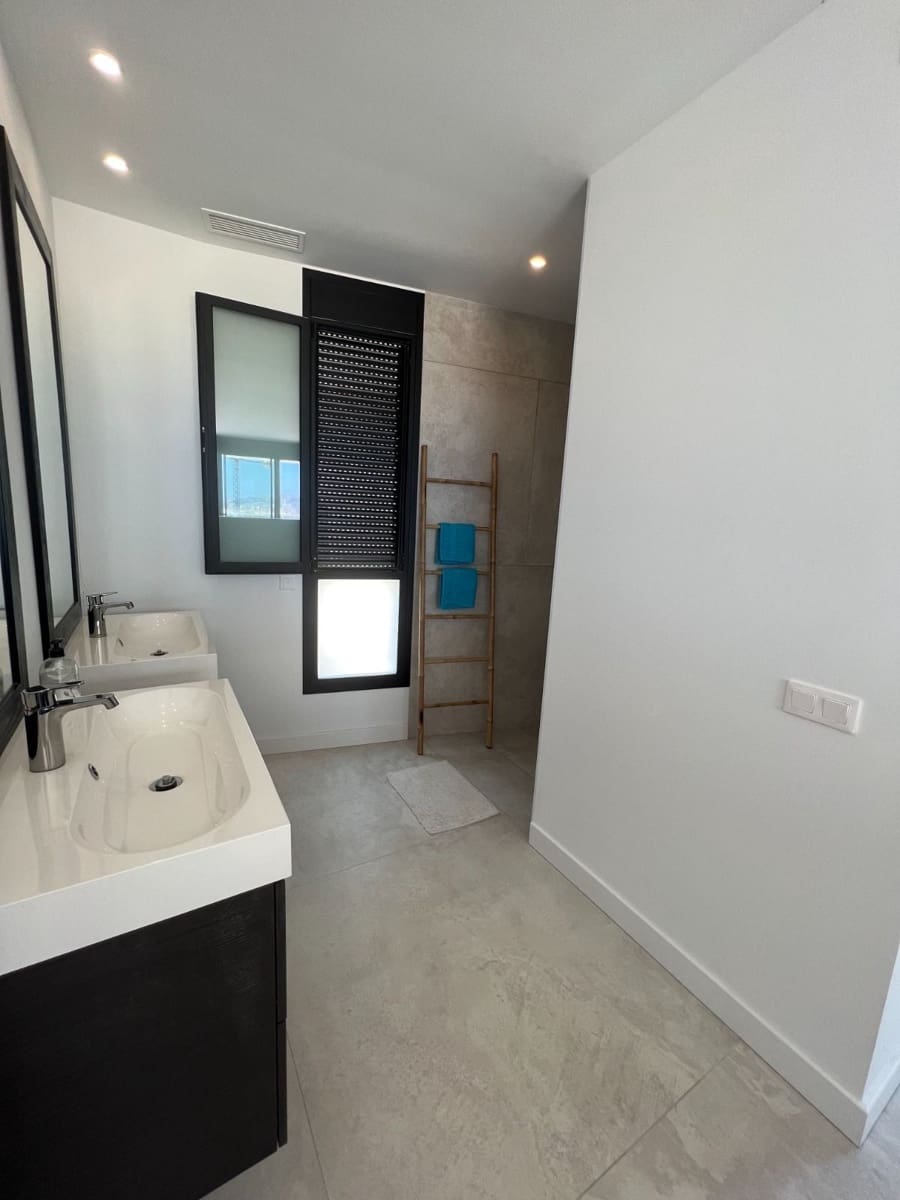 5 bedroom Villa for sale in Finestrat with pool garage - € 1,890,000 (Ref: 7058740)