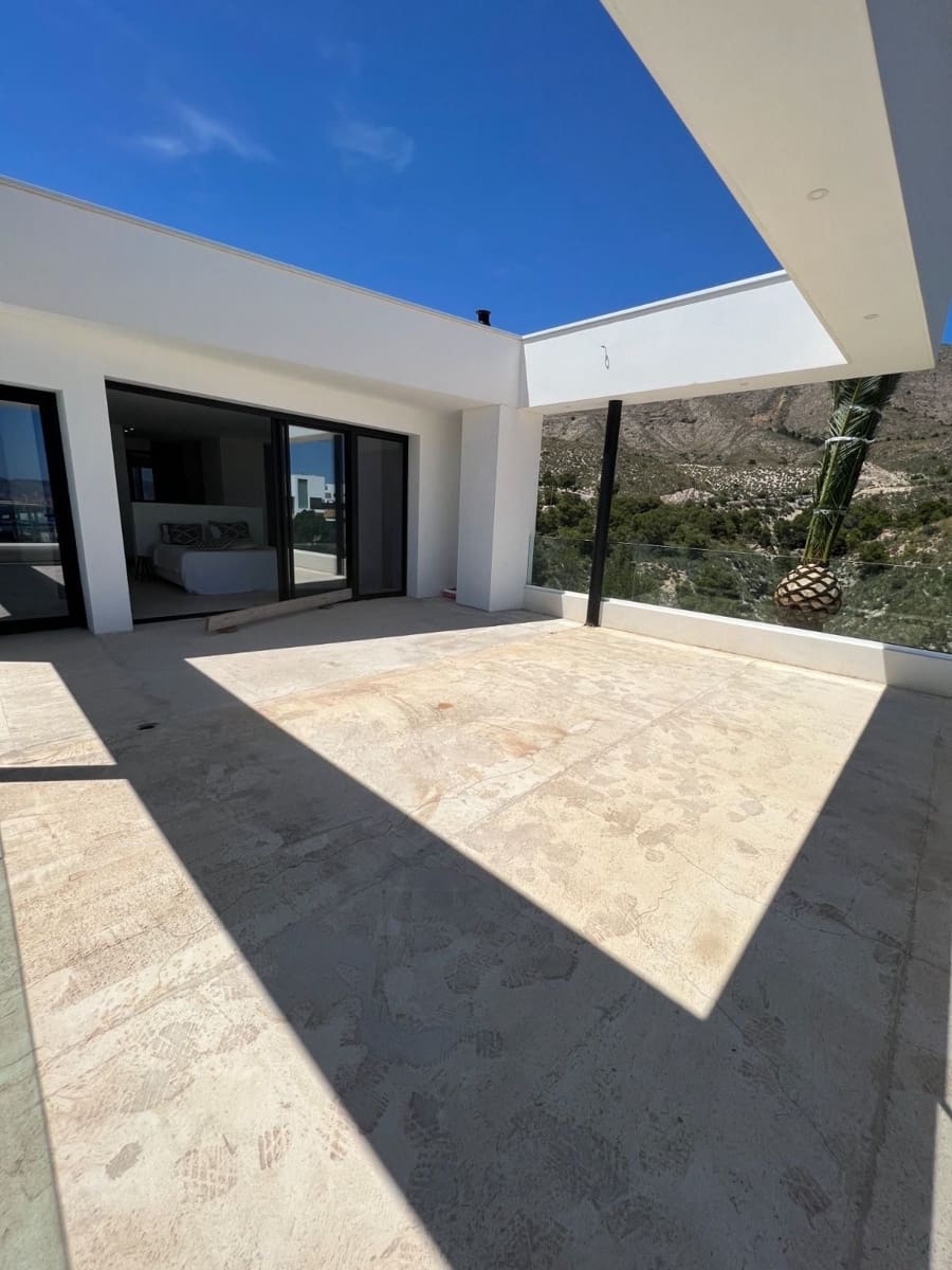 5 bedroom Villa for sale in Finestrat with pool garage - € 1,890,000 (Ref: 7058740)