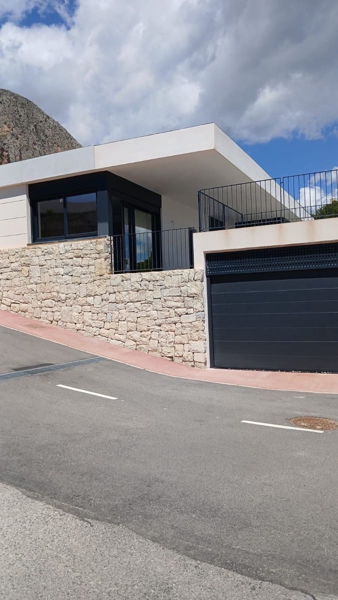 3 bedroom Villa for sale in Polop with pool - € 470,000 (Ref: 7065423)