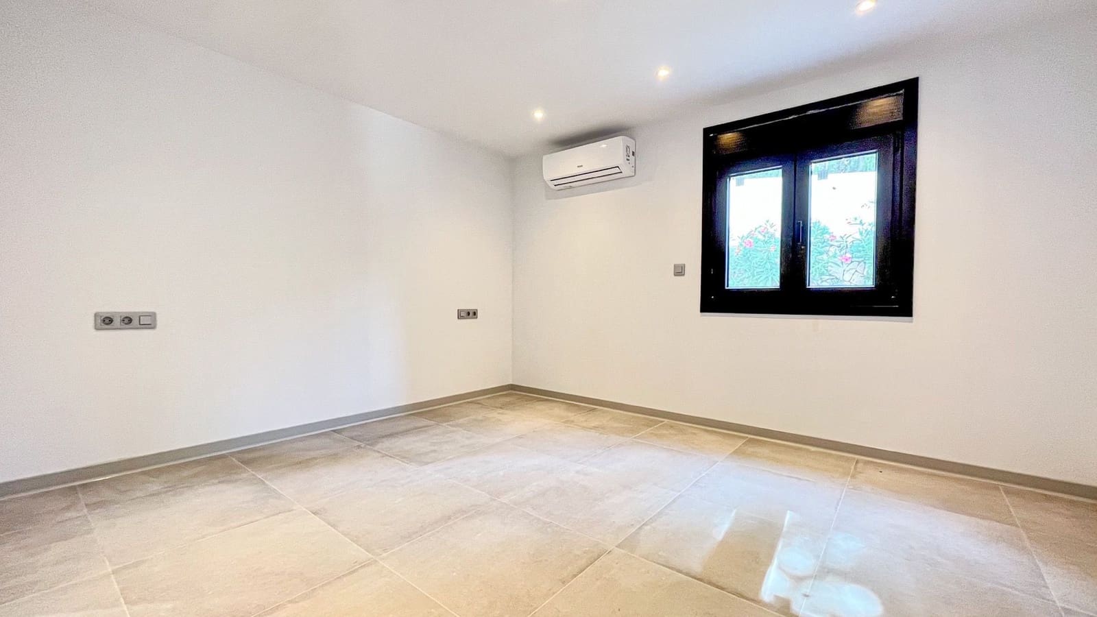 4 bedroom Villa for sale in Altea - € 999,000 (Ref: 7071100)