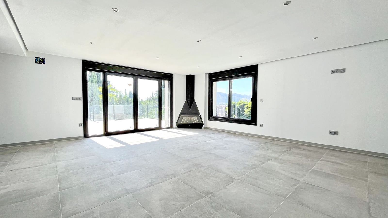 4 bedroom Villa for sale in Altea - € 999,000 (Ref: 7071100)