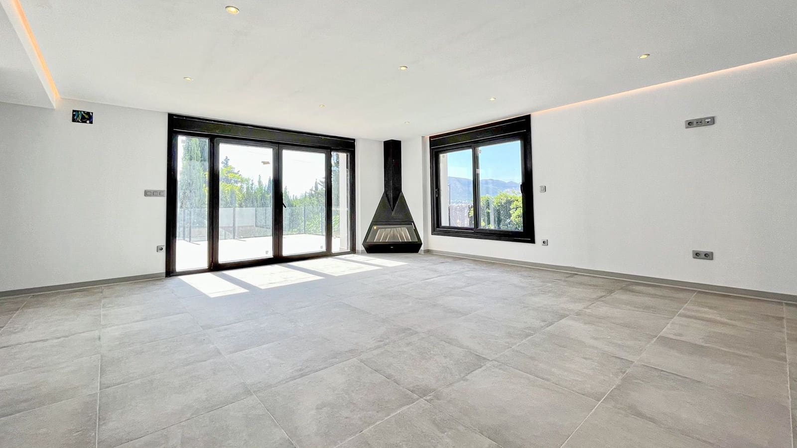 4 bedroom Villa for sale in Altea - € 999,000 (Ref: 7071100)