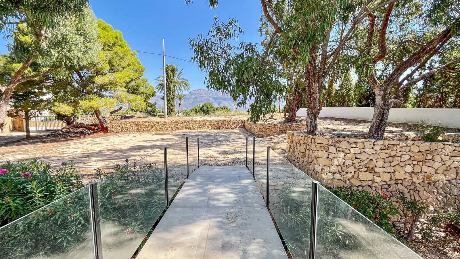 4 bedroom Villa for sale in Altea - € 999,000 (Ref: 7071100)