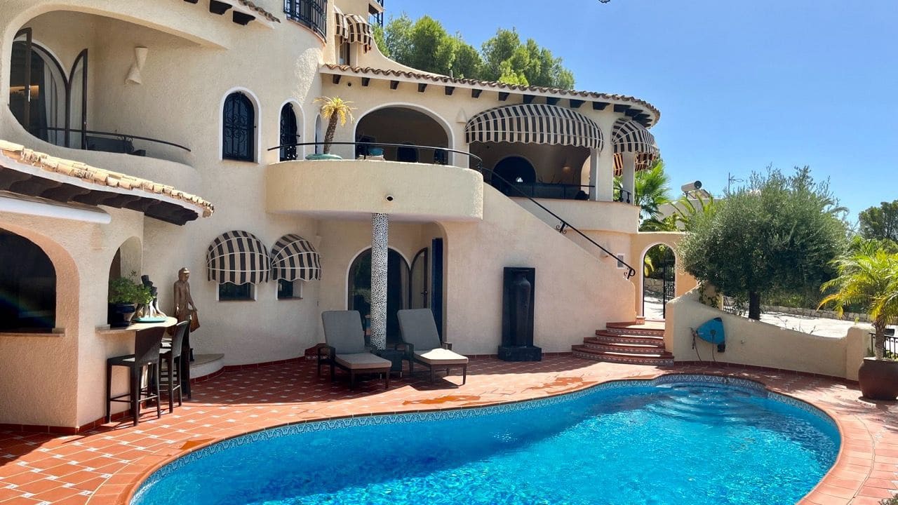 4 bedroom Villa for sale in Altea with pool - € 1,795,000 (Ref: 7087533)