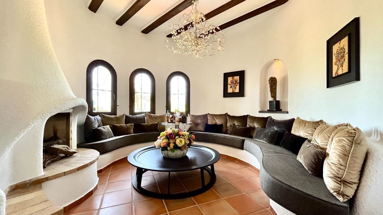 4 bedroom Villa for sale in Altea with pool - € 1,795,000 (Ref: 7087533)