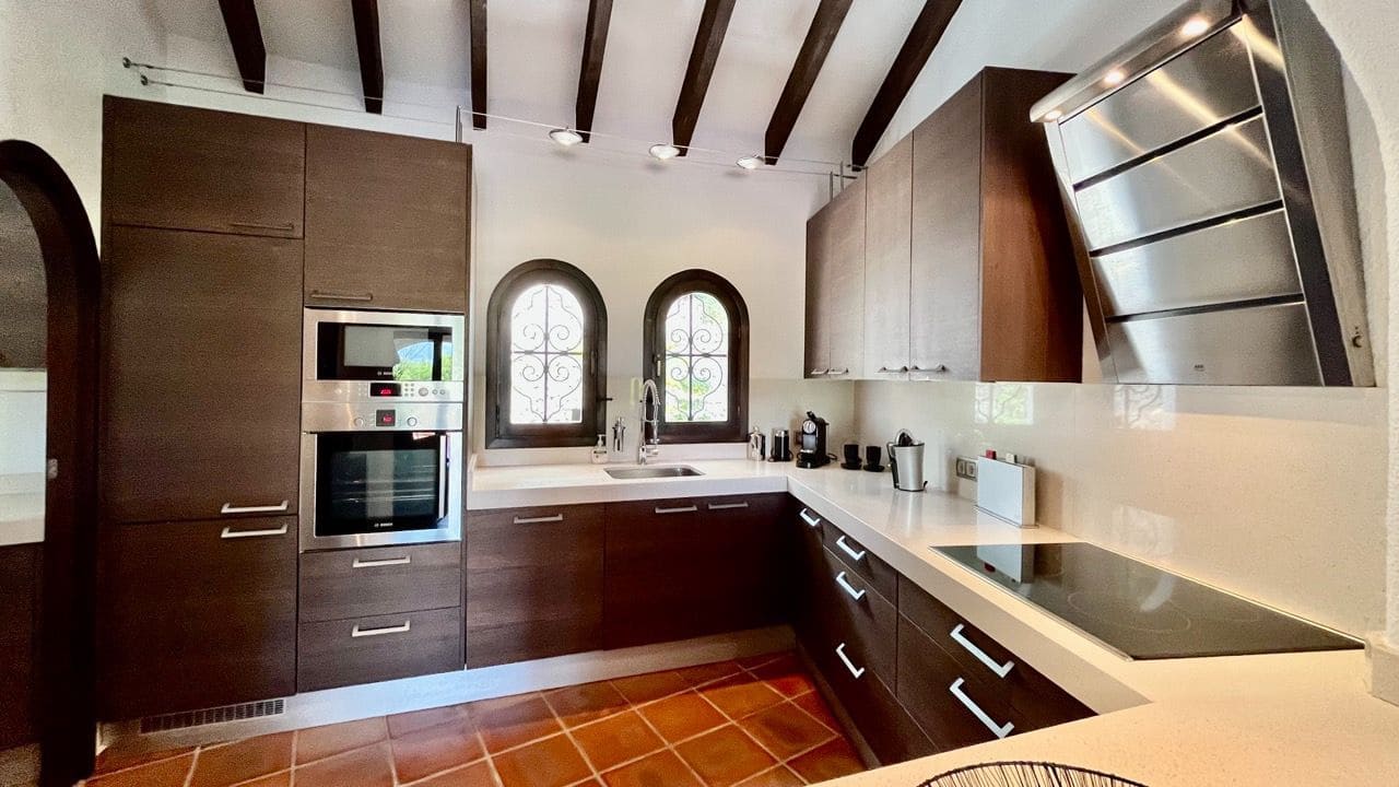 4 bedroom Villa for sale in Altea with pool - € 1,795,000 (Ref: 7087533)