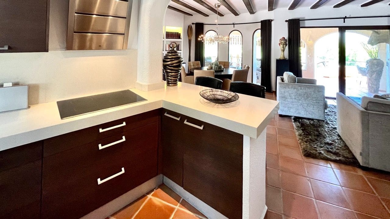 4 bedroom Villa for sale in Altea with pool - € 1,795,000 (Ref: 7087533)