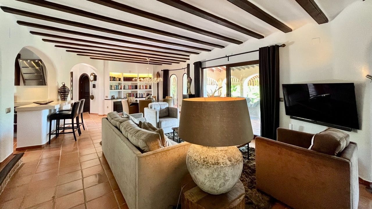 4 bedroom Villa for sale in Altea with pool - € 1,795,000 (Ref: 7087533)