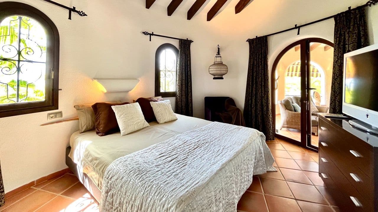 4 bedroom Villa for sale in Altea with pool - € 1,795,000 (Ref: 7087533)