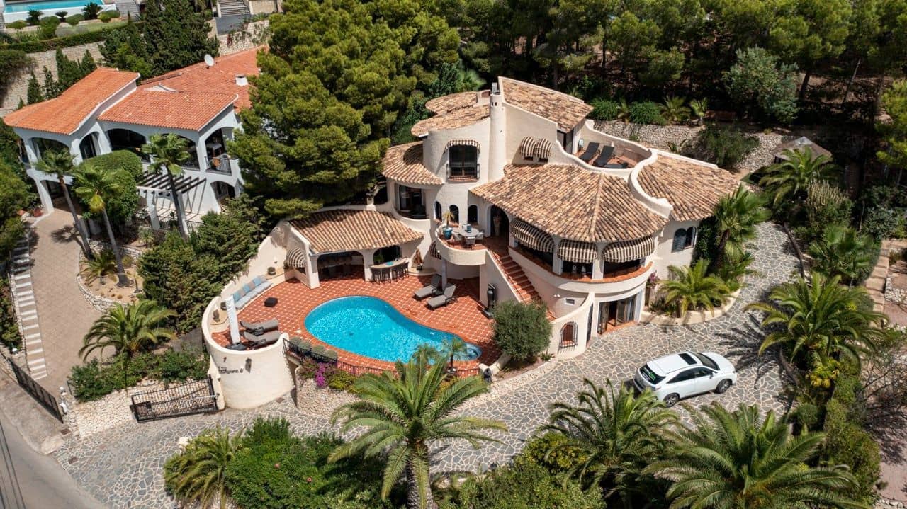 4 bedroom Villa for sale in Altea with pool - € 1,795,000 (Ref: 7087533)