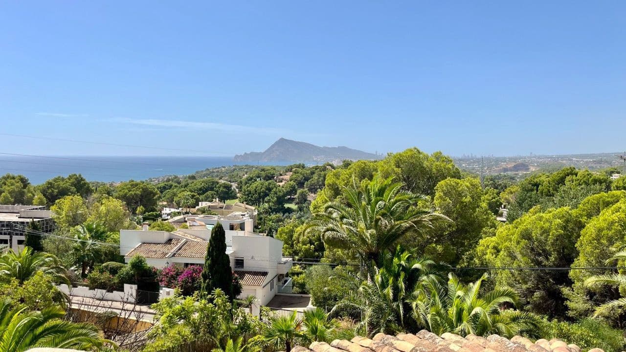 4 bedroom Villa for sale in Altea with pool - € 1,795,000 (Ref: 7087533)