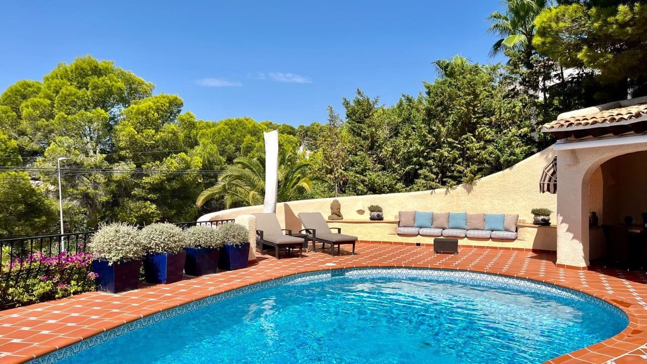4 bedroom Villa for sale in Altea with pool - € 1,795,000 (Ref: 7087533)