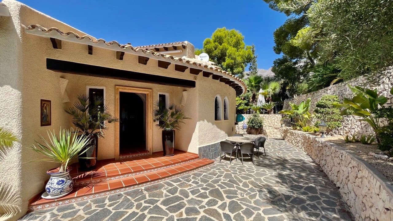 4 bedroom Villa for sale in Altea with pool - € 1,795,000 (Ref: 7087533)