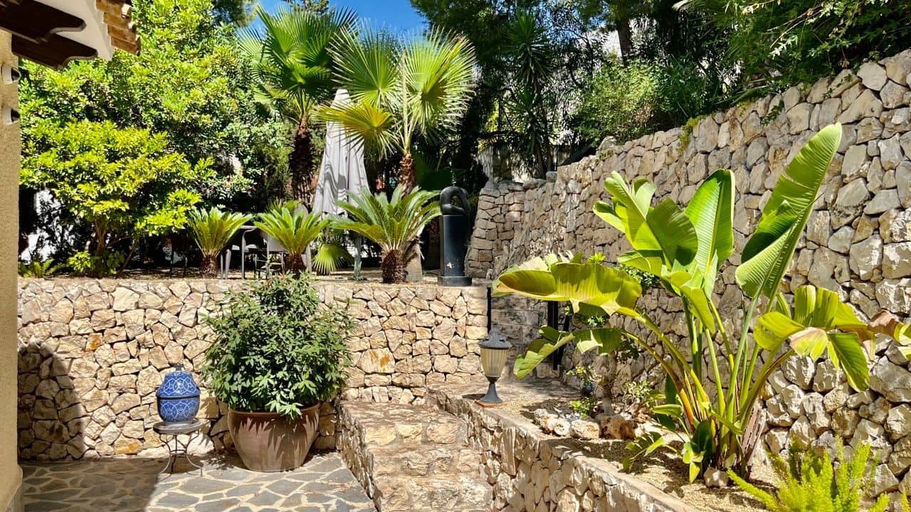 4 bedroom Villa for sale in Altea with pool - € 1,795,000 (Ref: 7087533)