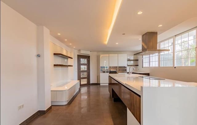 Chalet de 5 habitaciones en Alfaz del Pi / L'Alfàs del Pi en venta con piscina garaje - 1.600.000 € (Ref: 7462882)