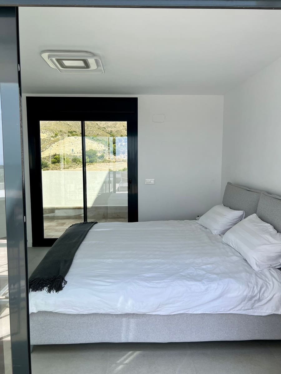 3 bedroom Apartment for rent in Finestrat - € 3,200 (Ref: 7734962)