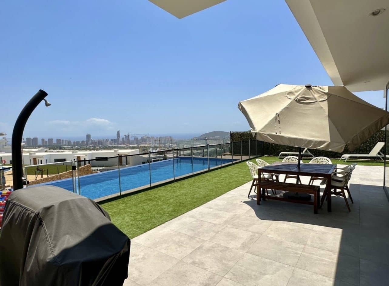 4 bedroom Villa for sale in Finestrat with pool - € 680,000 (Ref: 7740739)