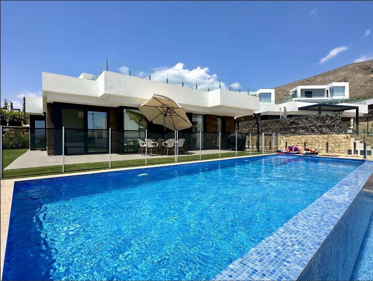 4 bedroom Villa for sale in Finestrat with pool - € 680,000 (Ref: 7740739)