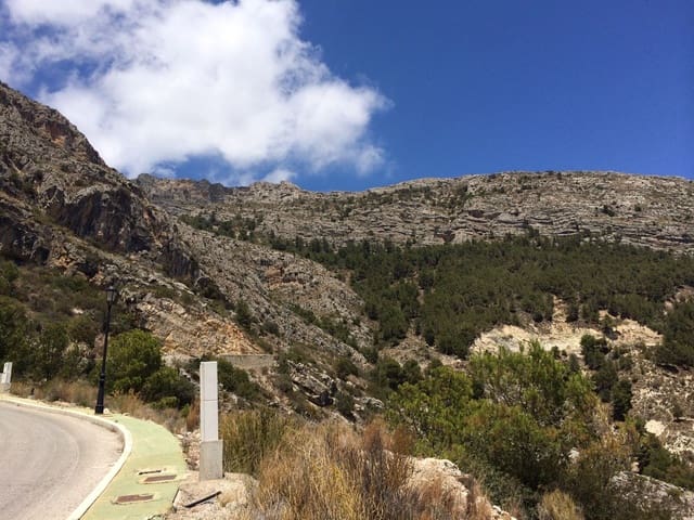 4 bedroom Villa for sale in Altea - € 2,250,000 (Ref: 8546769)