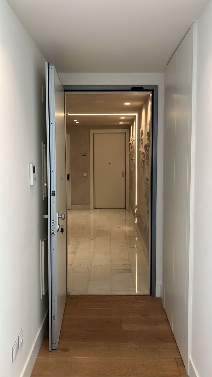 2 bedroom Apartment for sale in Benidorm with pool garage - € 1,100,000 (Ref: 8866885)