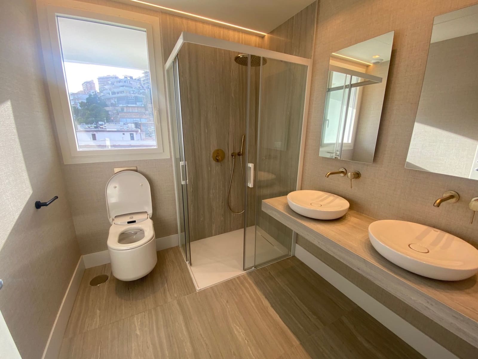 2 bedroom Apartment for sale in Benidorm with pool garage - € 1,100,000 (Ref: 8866885)