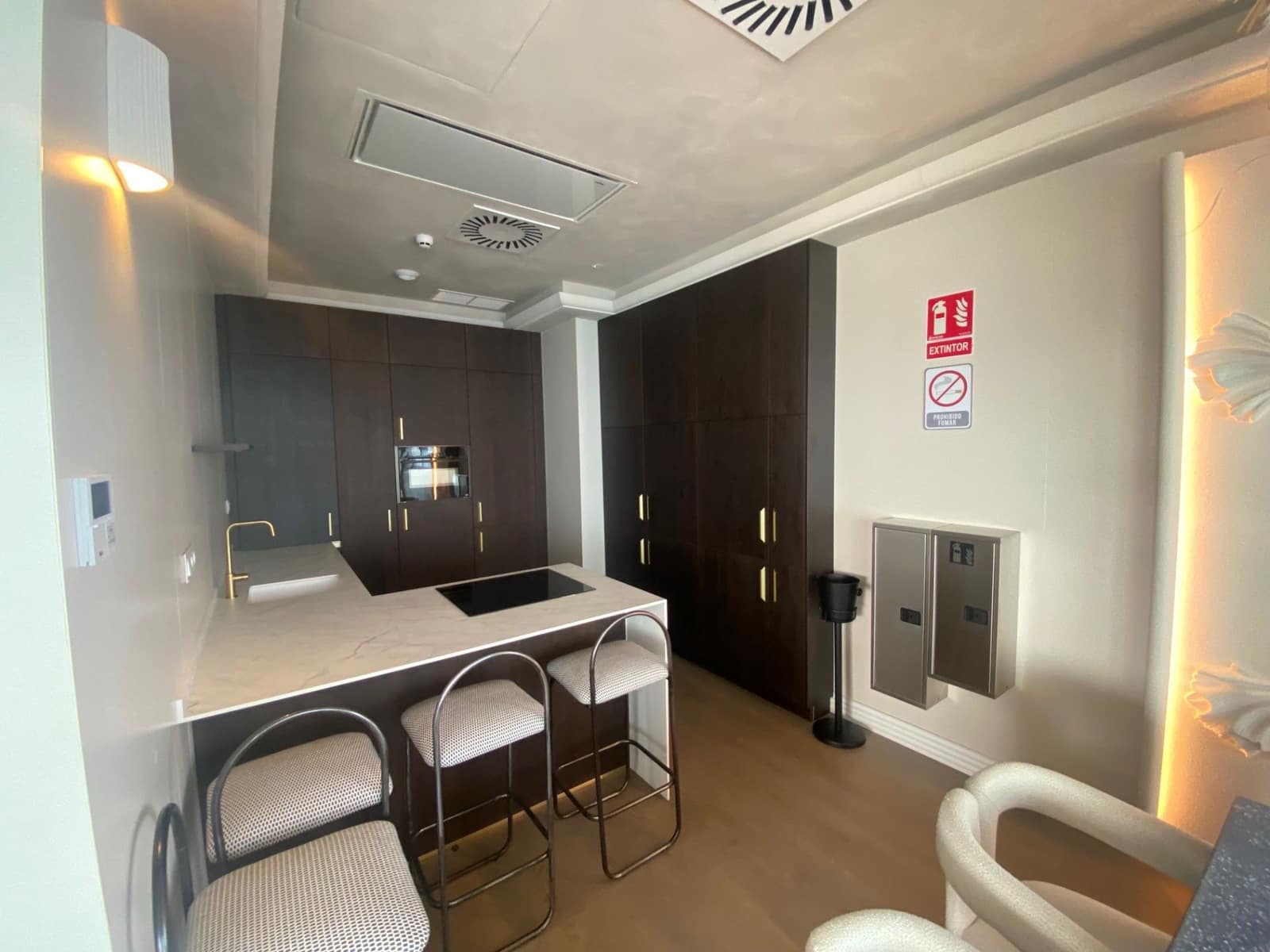 2 bedroom Apartment for sale in Benidorm with pool garage - € 1,100,000 (Ref: 8866885)