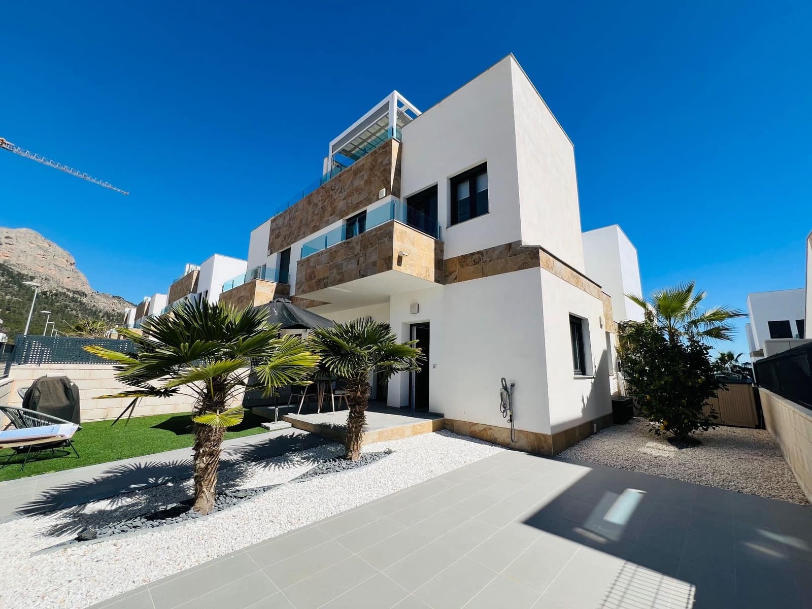 2 soverom Kjedet enebolig til salgs i Polop med svømmebasseng garasje - € 330 000 (Ref: 8905061)