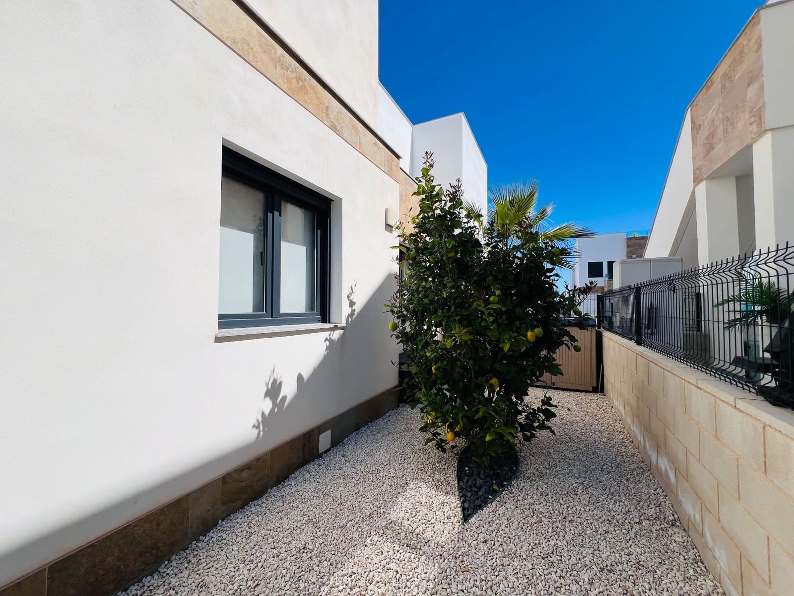 2 soverom Kjedet enebolig til salgs i Polop med svømmebasseng garasje - € 330 000 (Ref: 8905061)