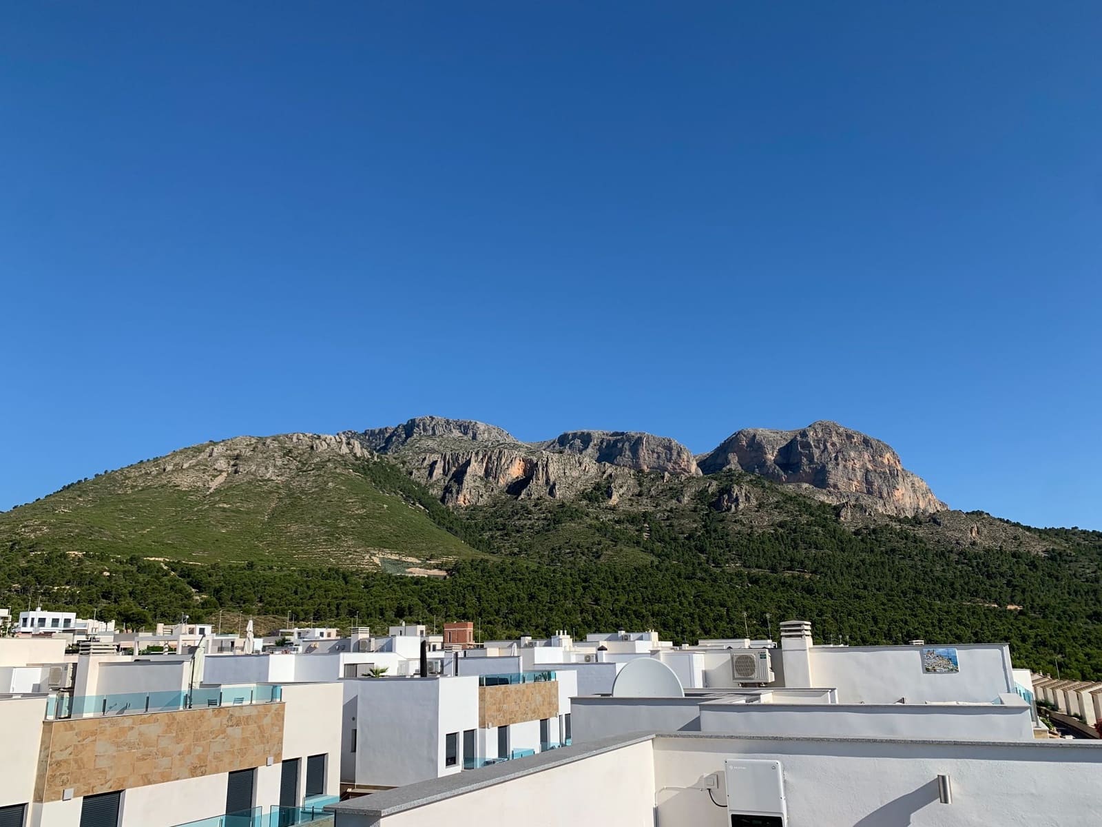 2 soverom Kjedet enebolig til salgs i Polop med svømmebasseng garasje - € 330 000 (Ref: 8905061)