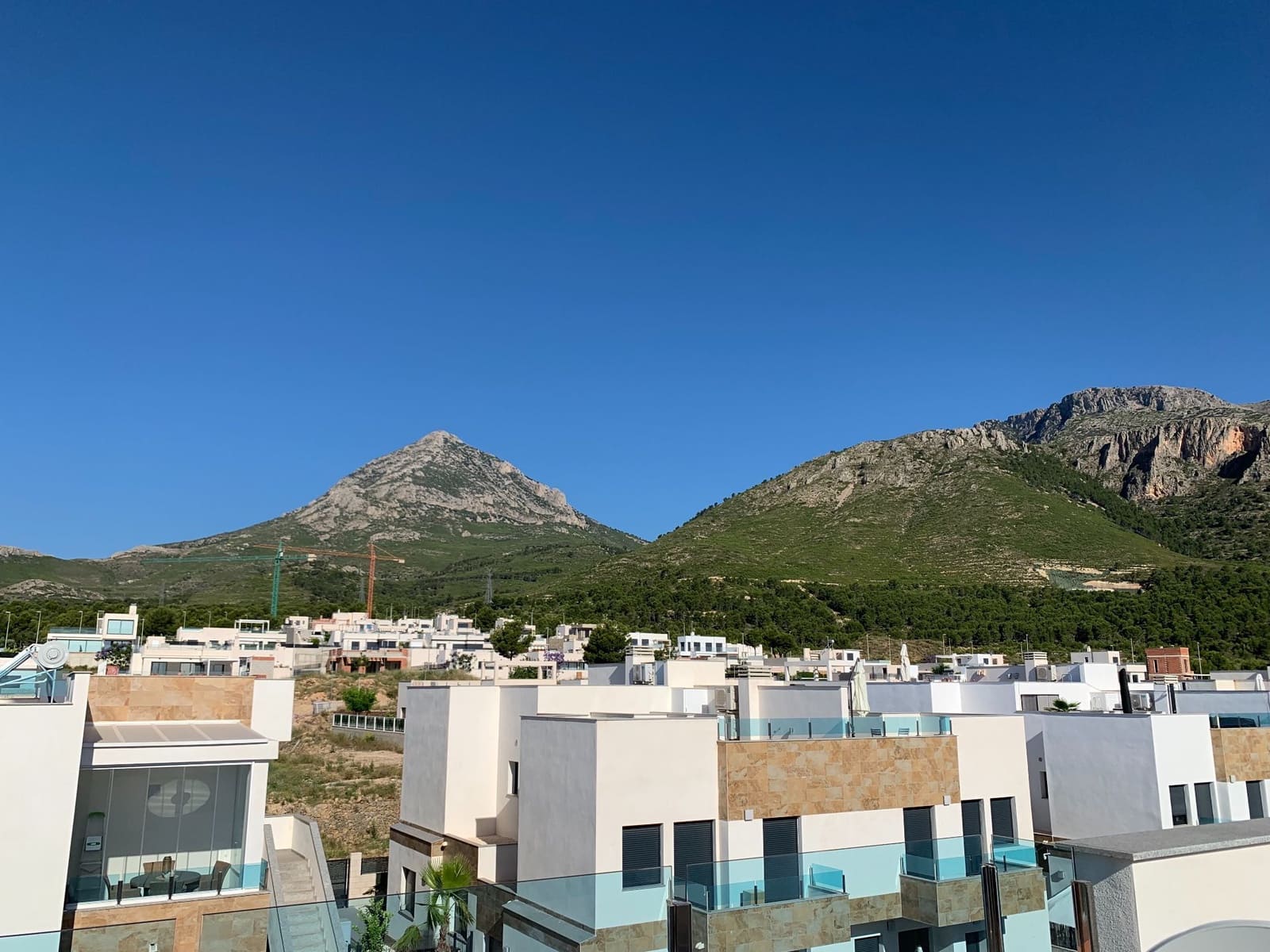 2 soverom Kjedet enebolig til salgs i Polop med svømmebasseng garasje - € 330 000 (Ref: 8905061)