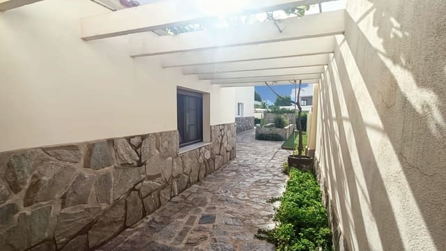 6 bedroom Villa for sale in Albir, Alfaz del Pi / L'Alfàs del Pi with pool garage - € 1,100,000 (Ref: 9008413)