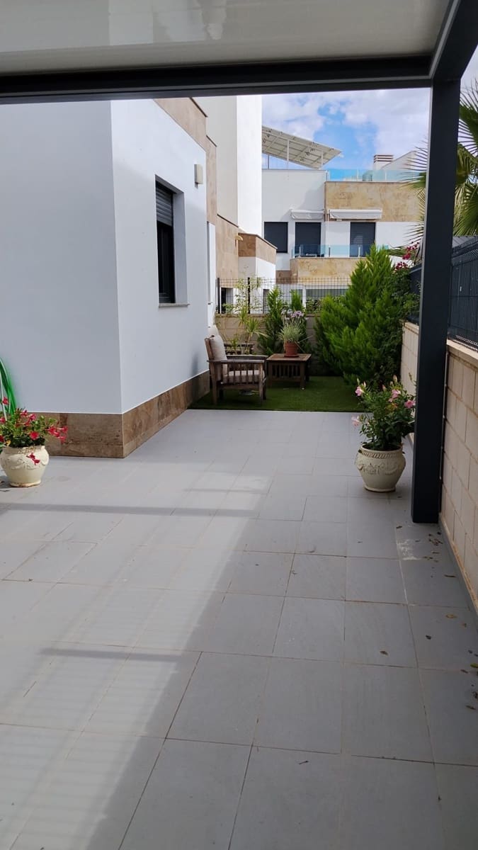 3 bedroom Semi-detached Villa for rent in Polop with pool garage - € 1,800 (Ref: 9321445)