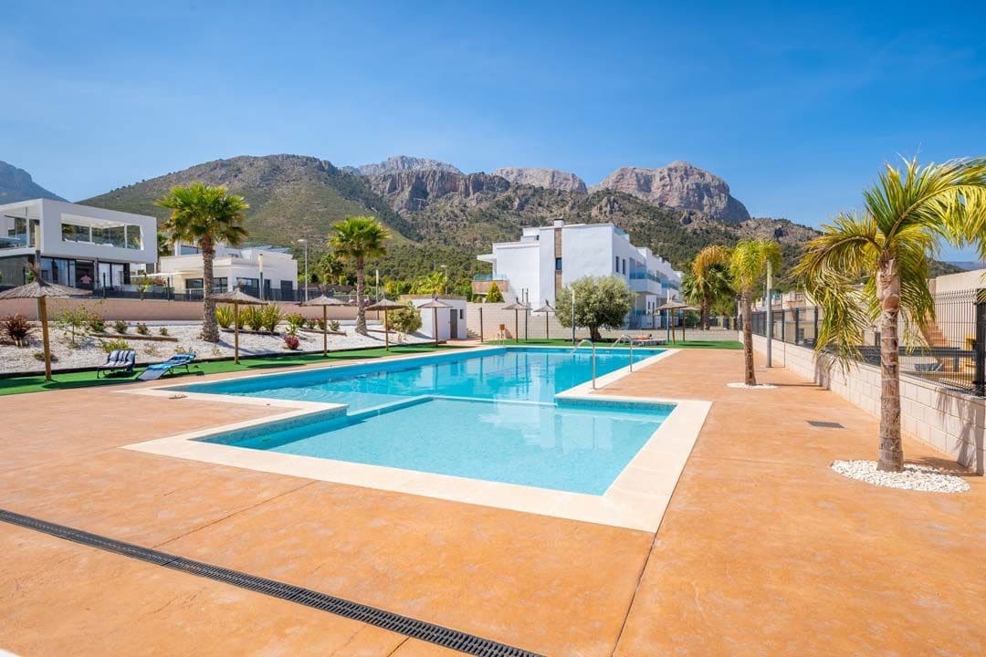 3 bedroom Semi-detached Villa for rent in Polop with pool garage - € 1,800 (Ref: 9321445)