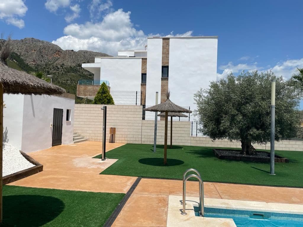 3 bedroom Semi-detached Villa for rent in Polop with pool garage - € 1,800 (Ref: 9321445)