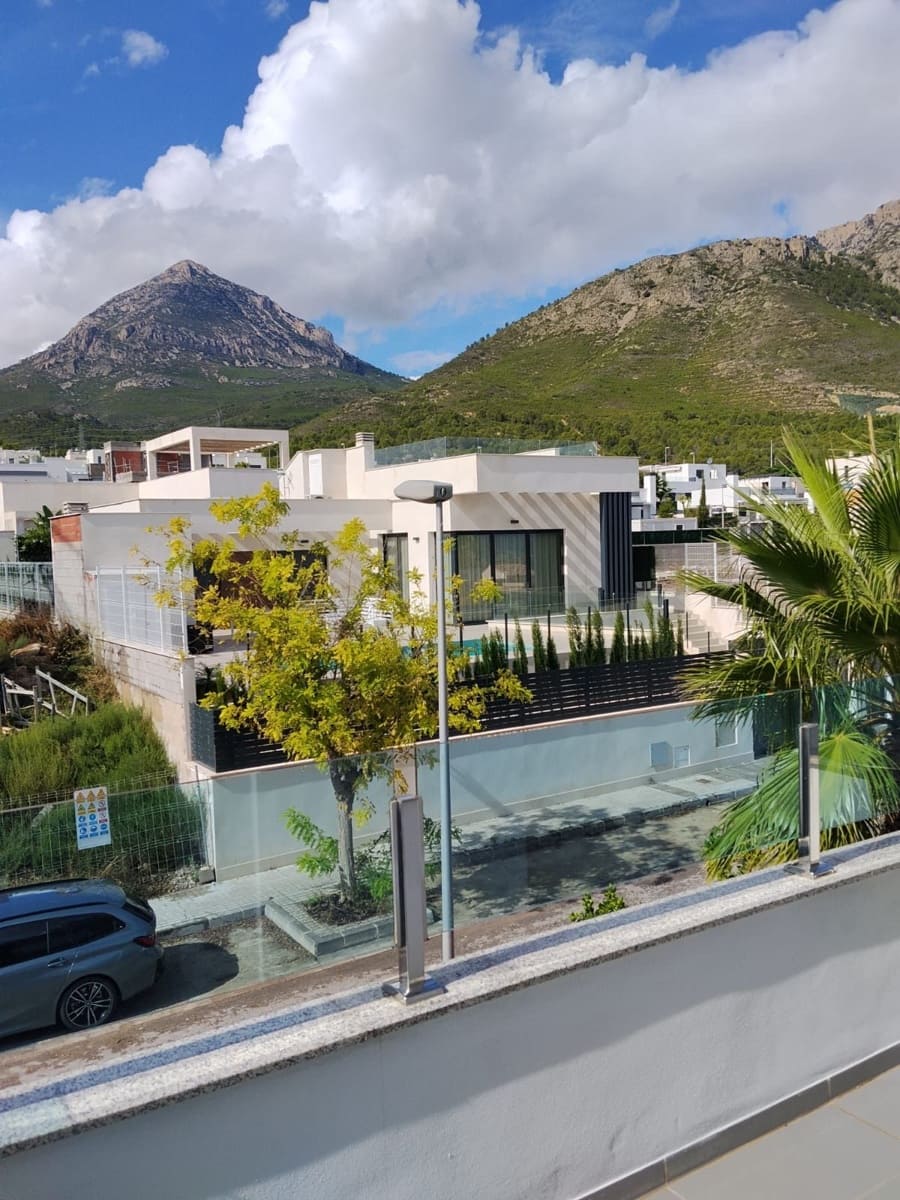3 bedroom Semi-detached Villa for rent in Polop with pool garage - € 1,800 (Ref: 9321445)
